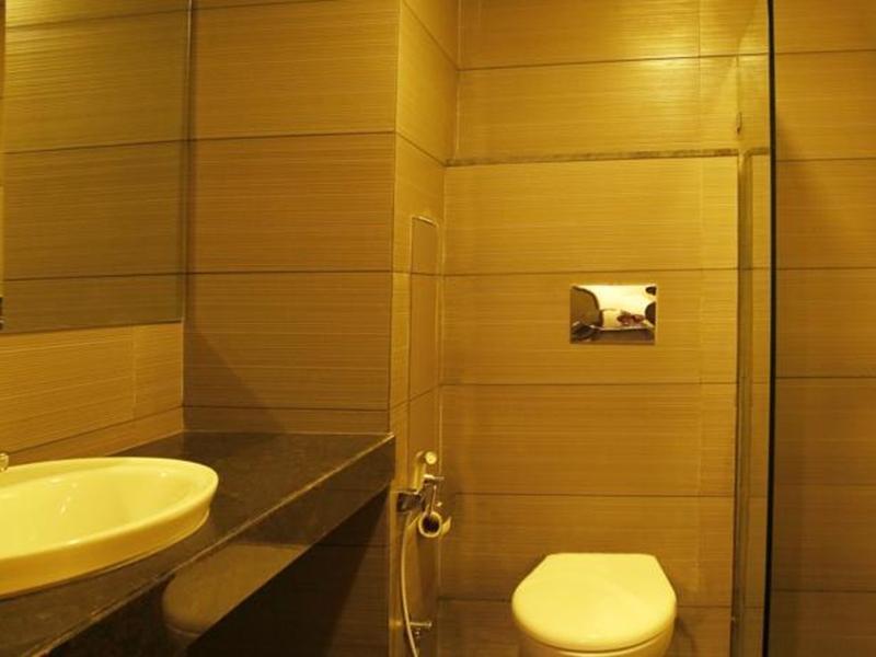 Central Beacon Hotel Surat Exterior photo