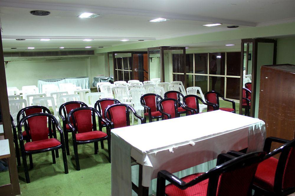 Central Beacon Hotel Surat Exterior photo