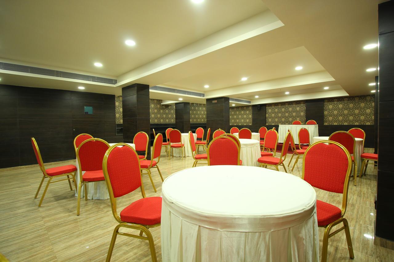 Central Beacon Hotel Surat Exterior photo