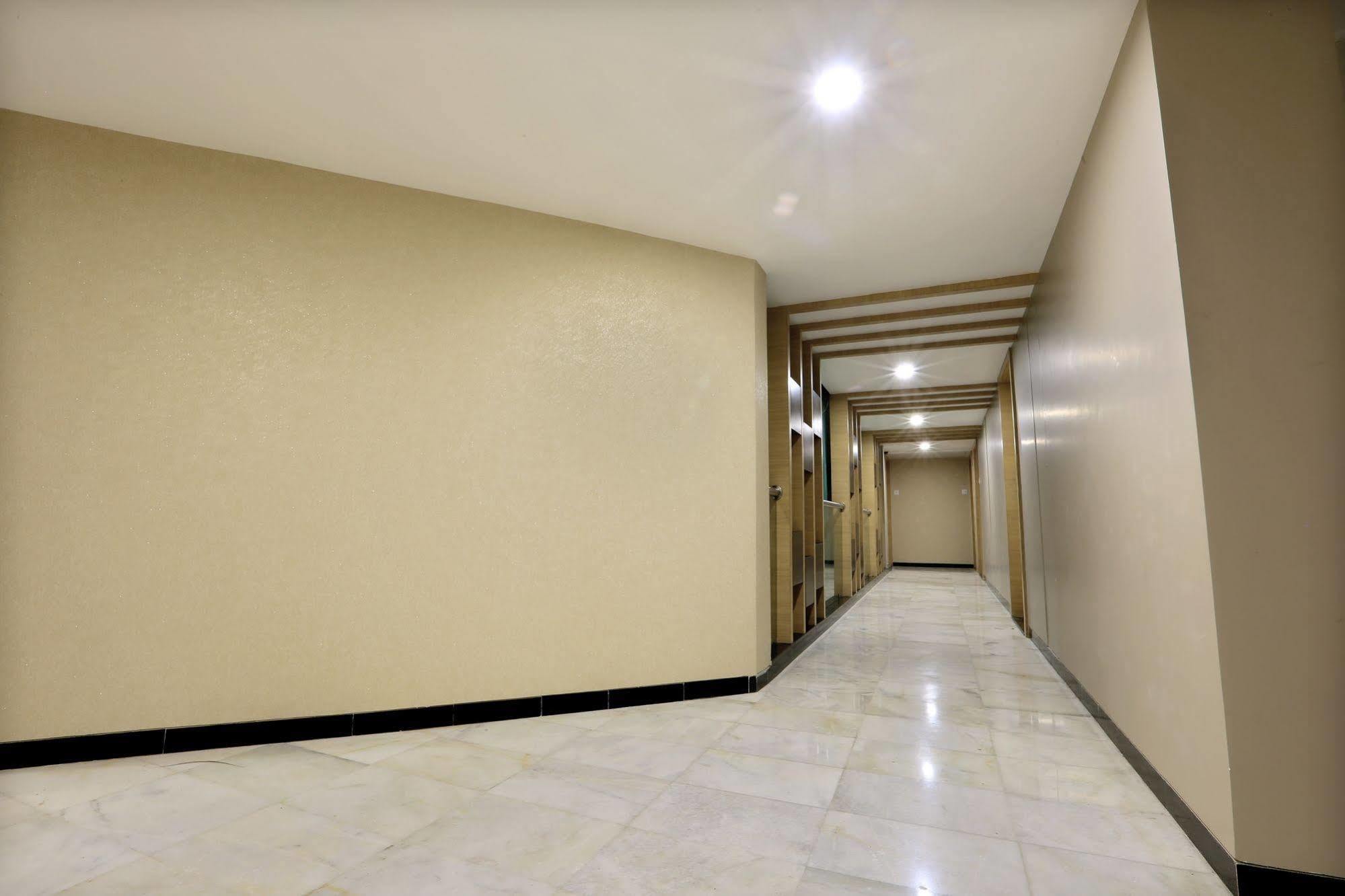 Central Beacon Hotel Surat Exterior photo