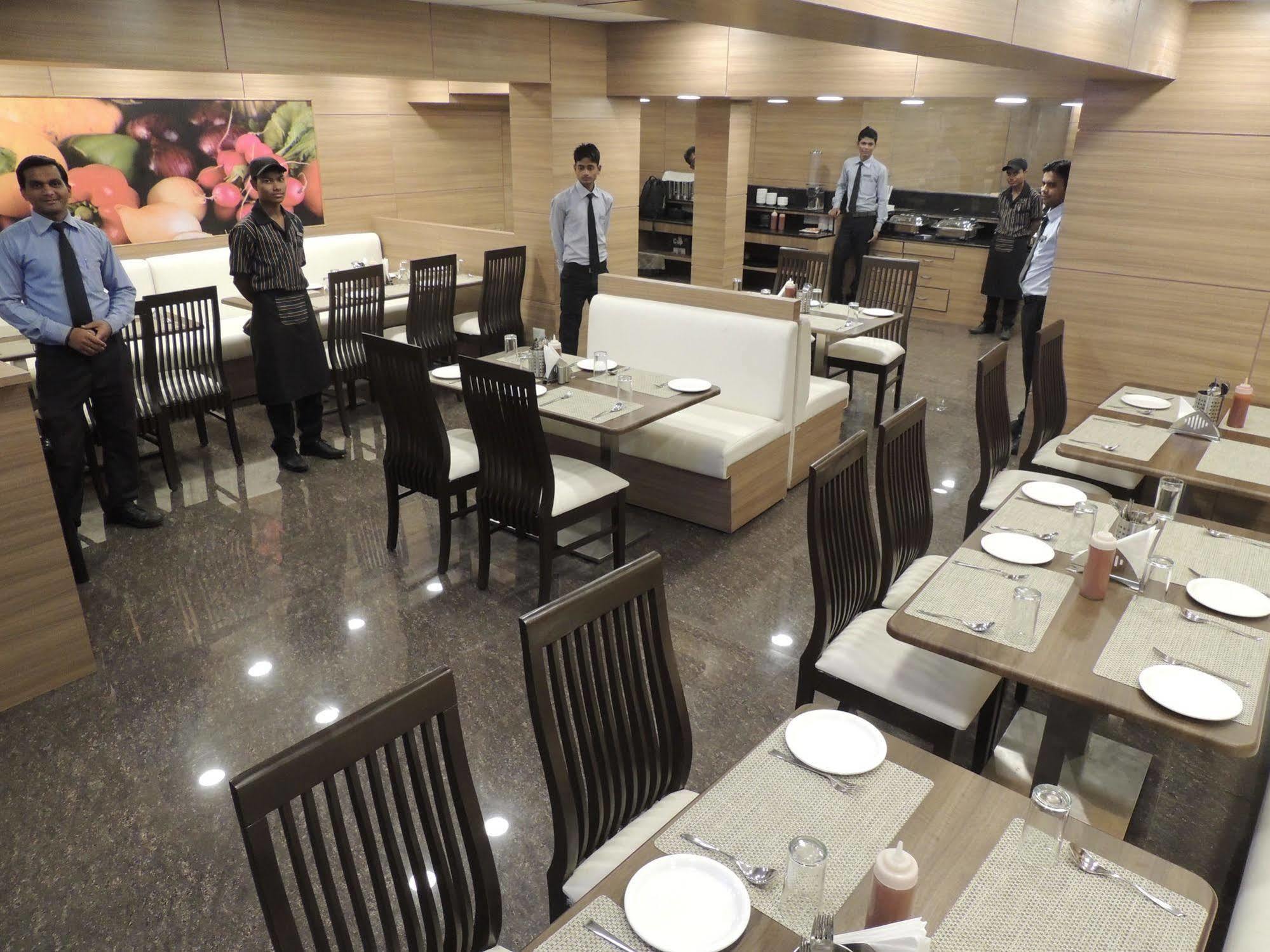 Central Beacon Hotel Surat Exterior photo