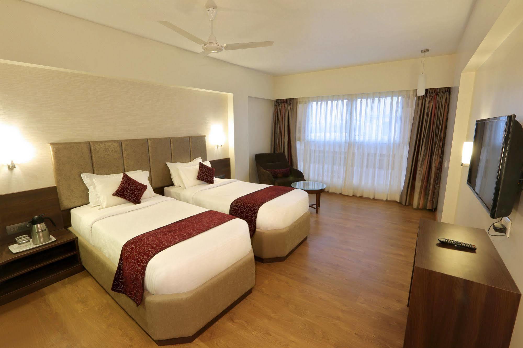 Central Beacon Hotel Surat Exterior photo