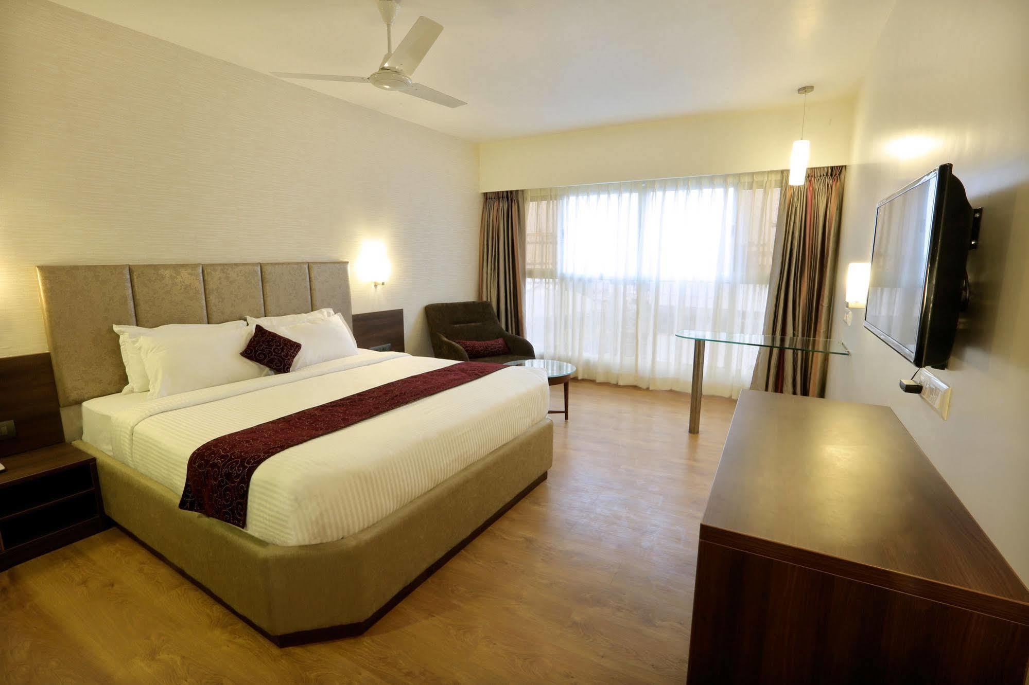 Central Beacon Hotel Surat Exterior photo
