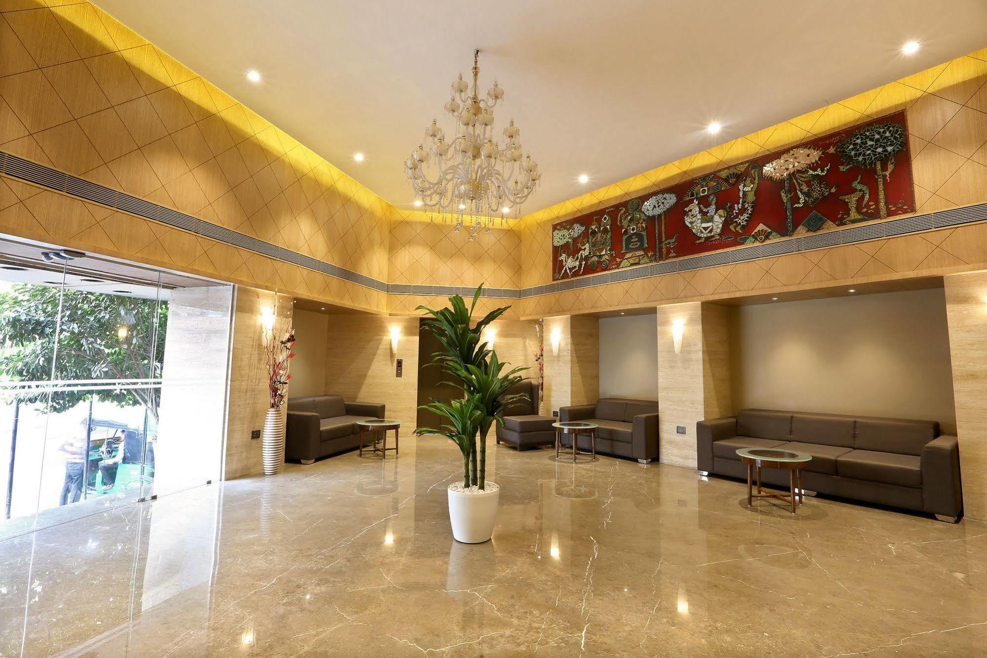 Central Beacon Hotel Surat Exterior photo