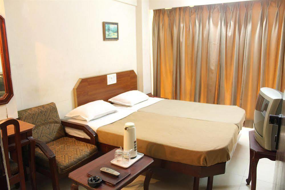 Central Beacon Hotel Surat Exterior photo